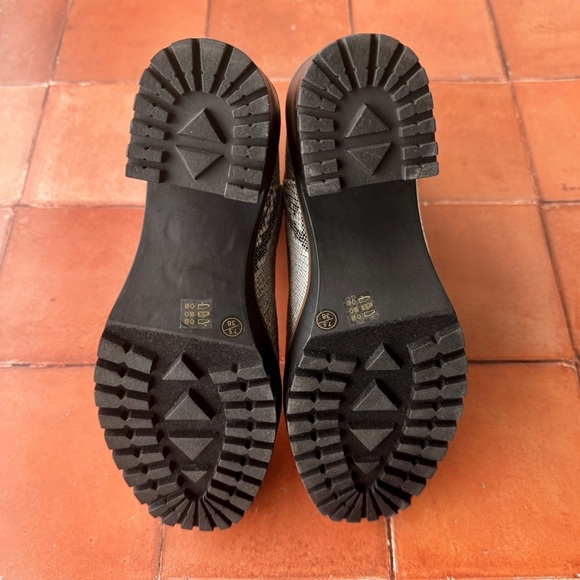 Sz 7.5 Chinese Laundry Good Day Cream & Grey Neo Snake Platform Ankle Boots GUC - Picture 7 of 8